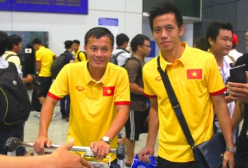 ĐT Việt Nam được săn đón khi về nước