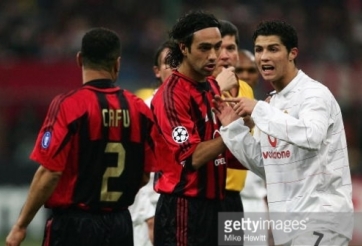 VIDEO: Hành động đáng quên của Ronaldo thời trẻ tại MU