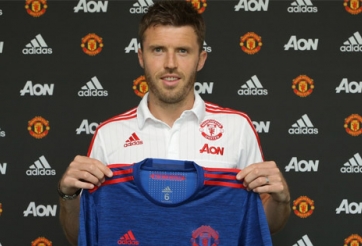 Chính thức: MU giữ chân Michael Carick thêm 1 năm