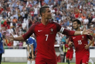 VIDEO: Ronaldo khởi động hoàn hảo cho Euro với 2 bàn thắng đẳng cấp