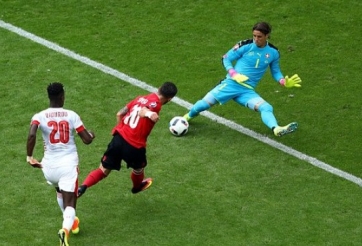 VIDEO: Pha bỏ lỡ cơ hội đáng tiếc của cầu thủ Albania