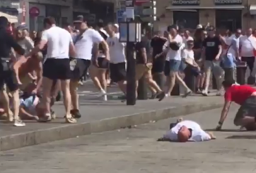 VIDEO: Màn ẩu đả kinh hoàng giữa CĐV Anh và Nga trước trận đấu