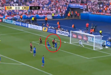 VIDEO: Pha đánh đầu cận thành nguy hiểm của Thổ Nhĩ Kỳ