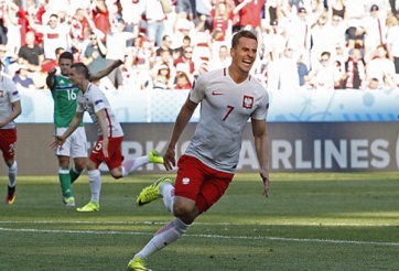 Lewandowski tịt ngòi, Ba Lan vẫn giành trọn 3 điểm trước Bắc Ireland