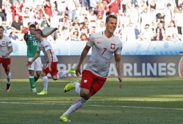 VIDEO: Milik dứt điểm hiểm hóc mở tỷ số trận đấu cho Ba Lan