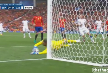 VIDEO: Tình huống vất vả hiếm hoi với thủ thành De Gea trước CH Séc