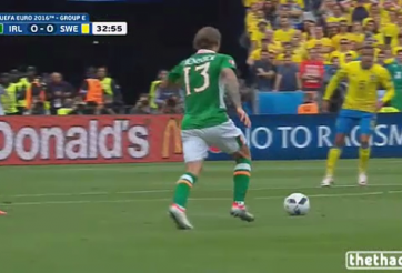 VIDEO: Hendrick sút bóng dội xà ngang khung thành Thụy Điển