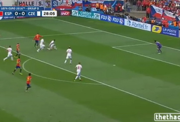 VIDEO: CH Séc suýt trả giá vì lỗi của trọng tài