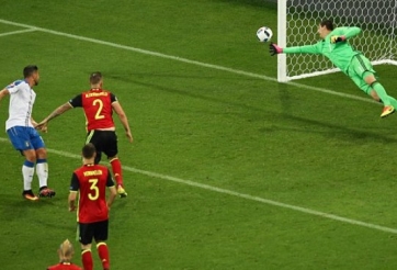 VIDEO: 3 tình huống bay người cứu thua xuất thần của thủ thành Courtois