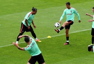 Bồ Đào Nha dùng đội hình nào đấu Iceland?