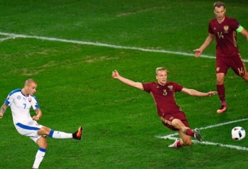 VIDEO: Vladimír Weiss xử lý bình tĩnh mở tỷ số cho Slovakia