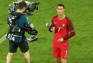 Điểm tin sáng 15/6: CR7 sánh ngang huyền thoại