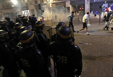 Hooligan Nga, Anh, Xứ Wales đánh nhau kinh hoàng