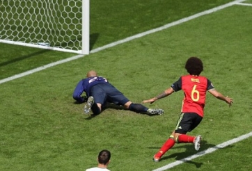 VIDEO: Witsel bật cao đánh đầu dũng mãnh nâng tỷ số lên 2-0 cho ĐT Bỉ