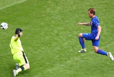 VIDEO: Ivan Rakitic dứt điểm cận thành nâng tỷ số lên 2-0 cho Croatia