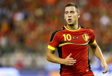 VIDEO: Cú sút cực mạnh của Hazard đưa bóng đi vọt xà đáng tiếc