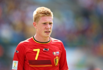 VIDEO: Pha đá phạt khó chịu của De Bruyne