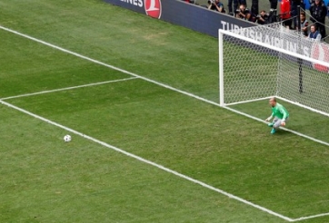 VIDEO: Gylfi Sigurdsson thực hiện thành công quả 11m mở tỷ số trận đấu