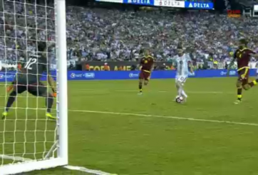 VIDEO: Messi xâu kim thủ môn, nâng tỷ số lên 3-0 cho Argentina