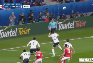 VIDEO: Tình huống hài hước dẫn đến Mehmedi bị rách áo