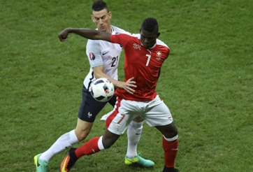 Hòa kịch tính, Pháp và Thụy Sỹ dắt tay nhau đi tiếp