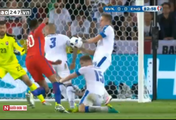 VIDEO: Tuyển Anh mất 1 quả pen trước Slovakia