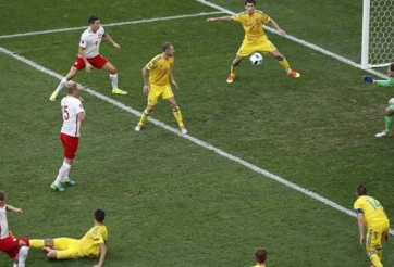 VIDEO: Tình huống dẫn đến bàn mở tỷ số của Ba Lan