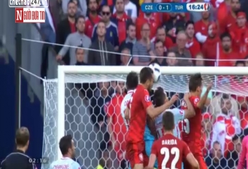 VIDEO: Cột dọc cứu thua cho Thổ Nhĩ Kỳ