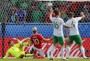 VIDEO: Tình huống Ramsey đưa bóng vào lưới trong tư thế việt vị