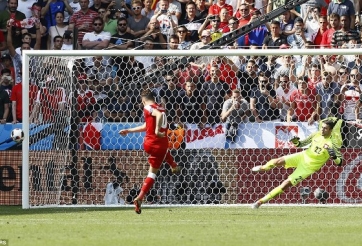 VIDEO: Pha sút pen thảm họa của Xhaka khiến Thụy Sĩ bị loại