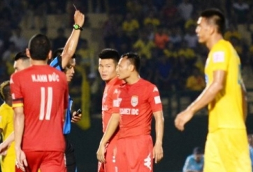 VIDEO: Trọng Hoàng nhận thẻ đỏ trực tiếp vì lỗi thô bạo với cầu thủ Thanh Hóa