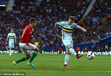 VIDEO: De Bruyne bỏ lỡ cơ hội ngon ăn khi đối mặt thủ môn Hungary
