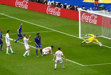 VIDEO: 2 pha cứu thua xuất thần liên tiếp của thủ thành De Gea vs Italia