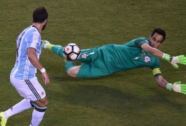 VIDEO: Higuain sắm vai tội đồ với pha bỏ lỡ không tưởng