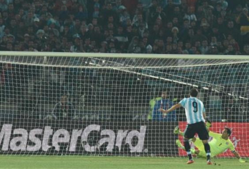 VIDEO: Higuain góp phần khiến Argentina 3 năm liên tiếp ôm hận