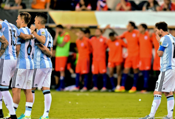 Maradona muốn Messi tiếp tục gắn bó với ĐTQG Argentina