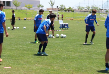 VIDEO: Công Phượng tập đá bóng ma 1 chạm cùng các đồng đội