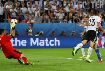 VIDEO: Phản xạ cứu thua xuất thần của Buffon khi đối mặt Gomez