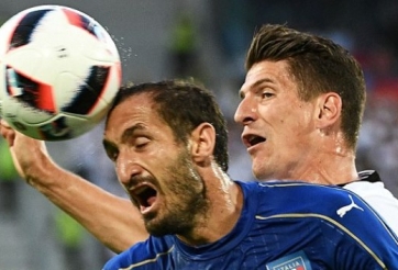 VIDEO: Màn ăn miếng trả miếng hấp dẫn của Đức và Italia ở cuối hiệp 1