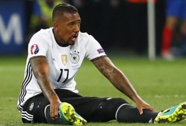 VIDEO: Tình huống Boateng chấn thương rời sân - phút 60