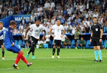 VIDEO: Griezmann mở tỷ số trên chấm 11m (Pháp 1-0 Đức)