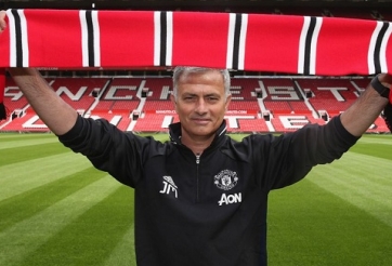 HLV Mourinho gặp khó khăn đầu tiên tại M.U