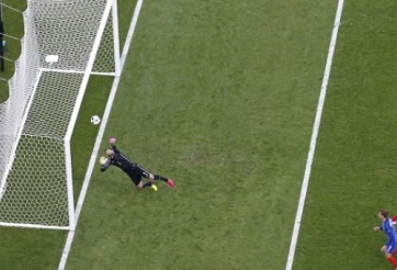 Pha cứu thua xuất sắc của Rui Patricio trước song sát Giroud - Griezmann