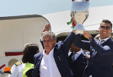 Chùm ảnh: Ronaldo tươi rói ăn mừng chức vô địch EURO ở quê nhà