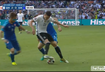 VIDEO: Pha đi bóng ảo diệu qua 2 cầu thủ Slovakia của Draxler