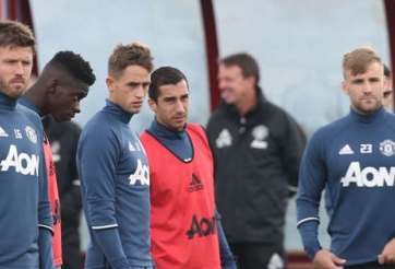 Đội hình đá chính của M.U ở trận đầu tiên thời Mourinho