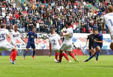 VIDEO: Pereira ghi bàn đẹp mắt trong vòng cấm (Man Utd 2-0 Wigan)