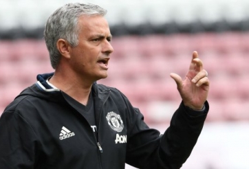 VIDEO: Trận đầu tiên của HLV Mourinho trên băng ghế chỉ đạo MU