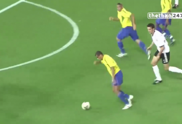 VIDEO: Khi Oliver Kahn 'ngỡ ngàng' với cú sút không cần đà của Rivaldo