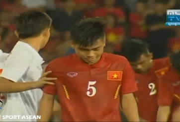 Cầu thủ U16 Việt Nam òa khóc sau thất bại đáng tiếc trước người Úc